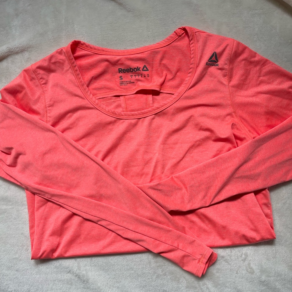 Athletic long sleeve shirt